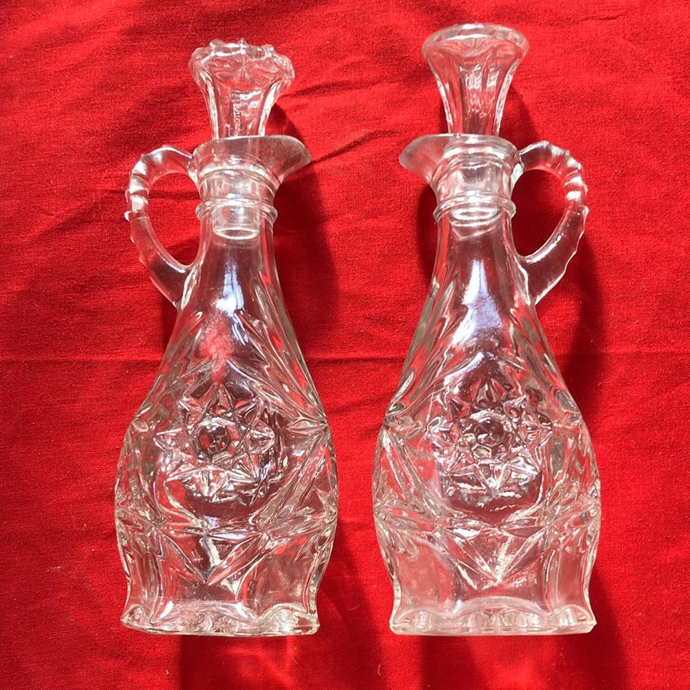 Vintage Anchor Hocking Glass Oil and Vinegar Cruets w/ stopper (not matching)